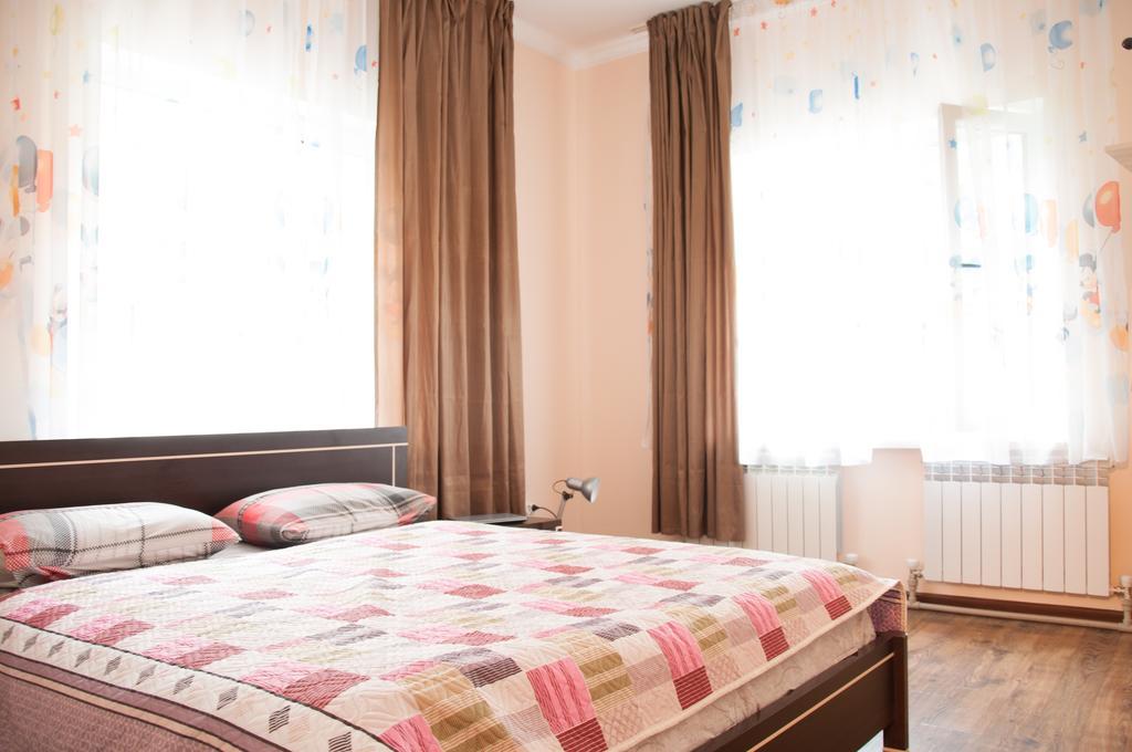 Almaty Backpackers Hostel Δωμάτιο φωτογραφία