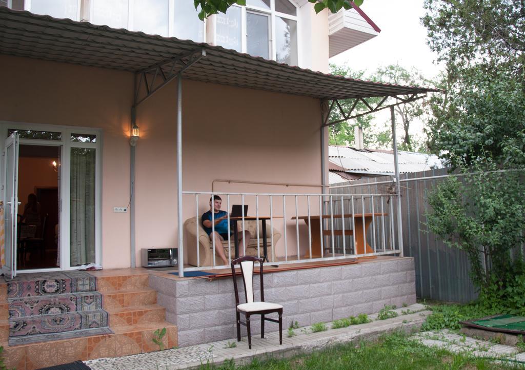 Almaty Backpackers Hostel Εξωτερικό φωτογραφία