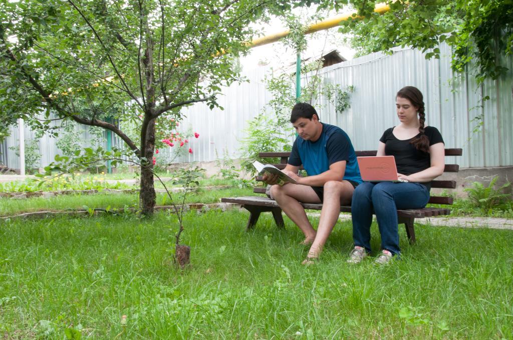 Almaty Backpackers Hostel Εξωτερικό φωτογραφία